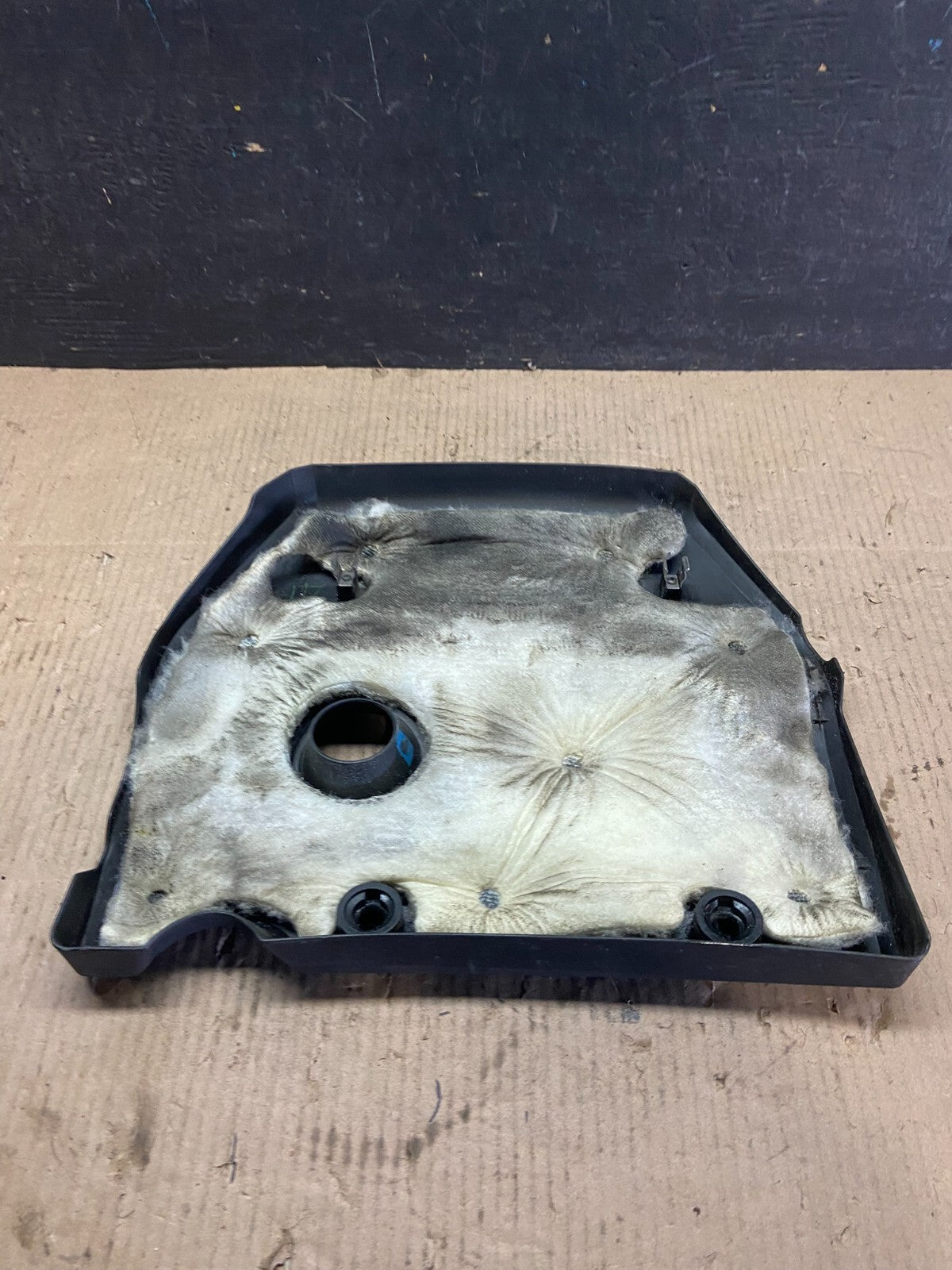 2004 to 2008 Mazda 3 DOHC 16 VALVE Engine Shield Top Cover i3629 Oem DG15