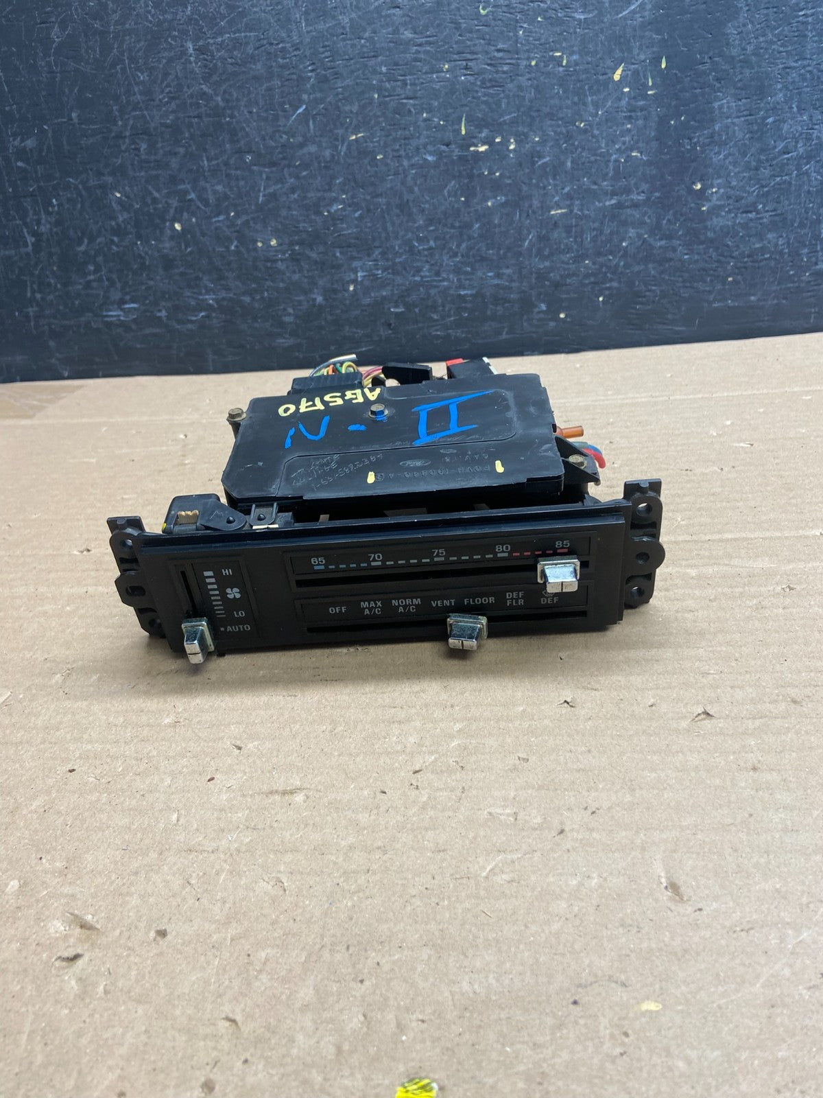 1990 - 1994 Lincoln Town Car Mark VI Climate Control Panel AG5170 DG0