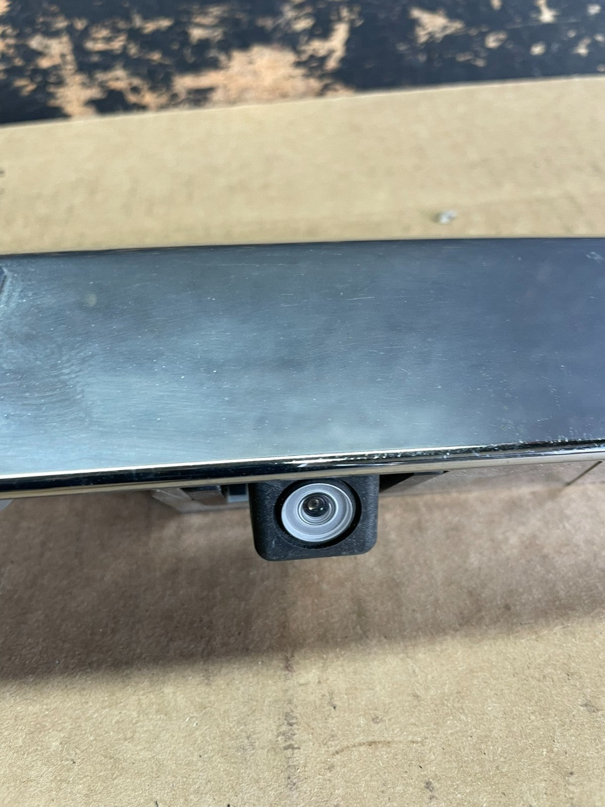 2007-2012 GMC Acadia Chrome Tailgate Rear Finish Molding Back W/Camera AA8961 DG5