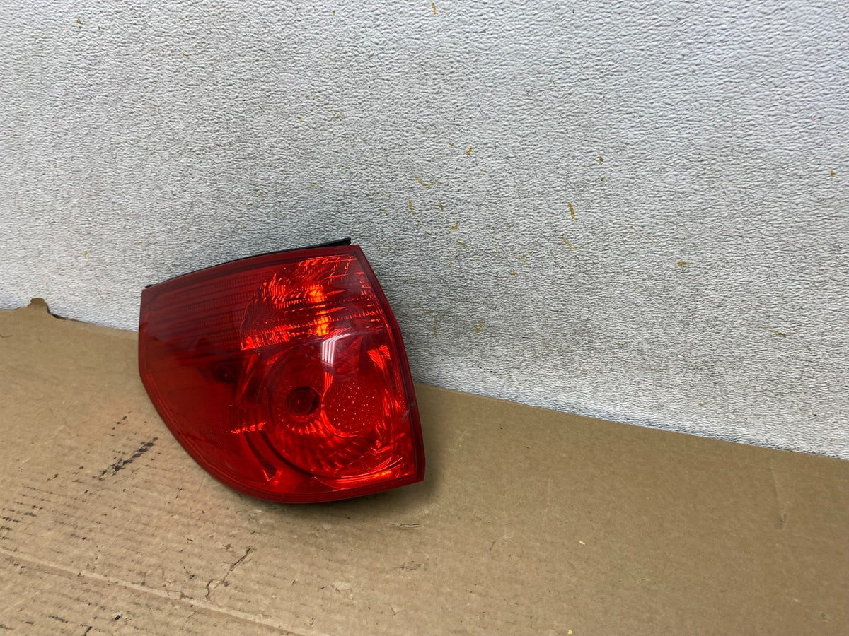 2006 to 2010 Toyota Sienna Left Driver LH Side Tail Light AH8121 DW2