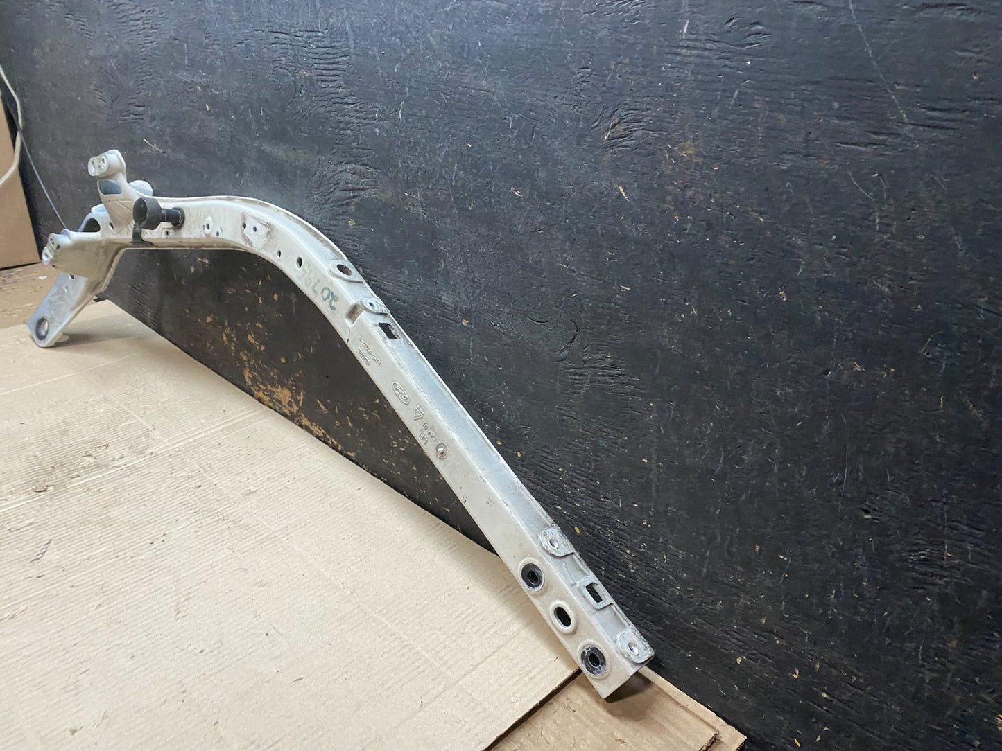 2020 to 2023 Ford Explorer Left Driver LH Upper Tic Bar Oem X2854 DG1