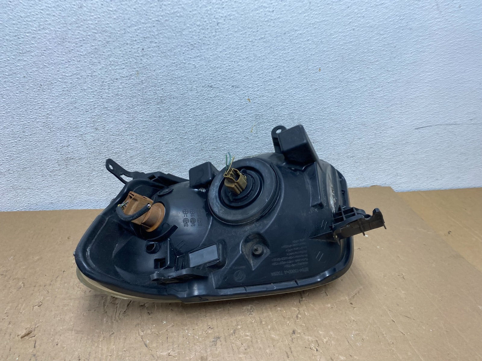 2008 to 2011 Mercury Mariner Right Passenger RH Side Halogen Headlight AD8215 DW5