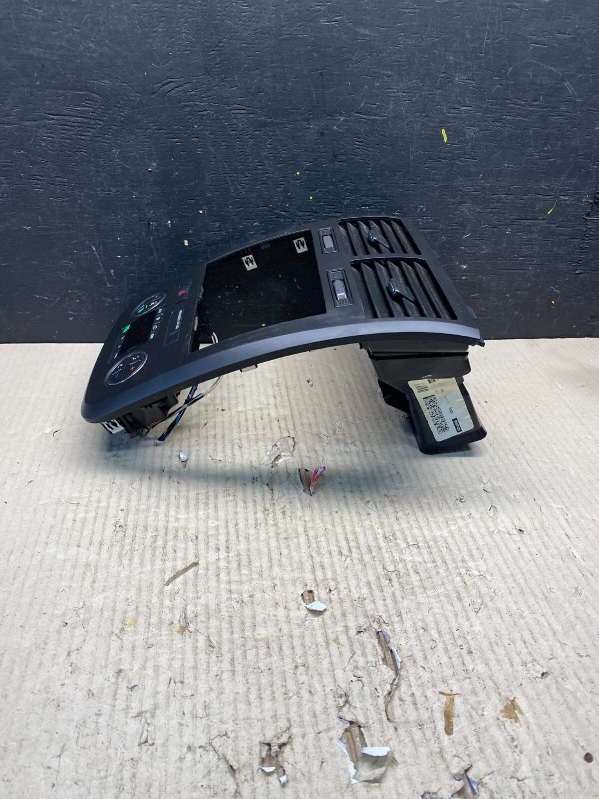 2007 to 2010 Saturn Outlook A/C HVAC Climate Control Radio Bezel Trim O3529 DG3