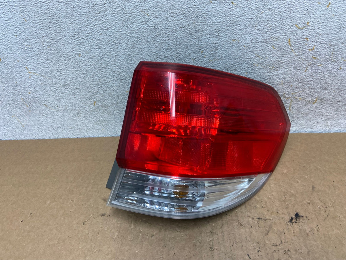 2008 2009 2010 Honda Odyssey Right Passenger Side Tail Light AI3585 LK0