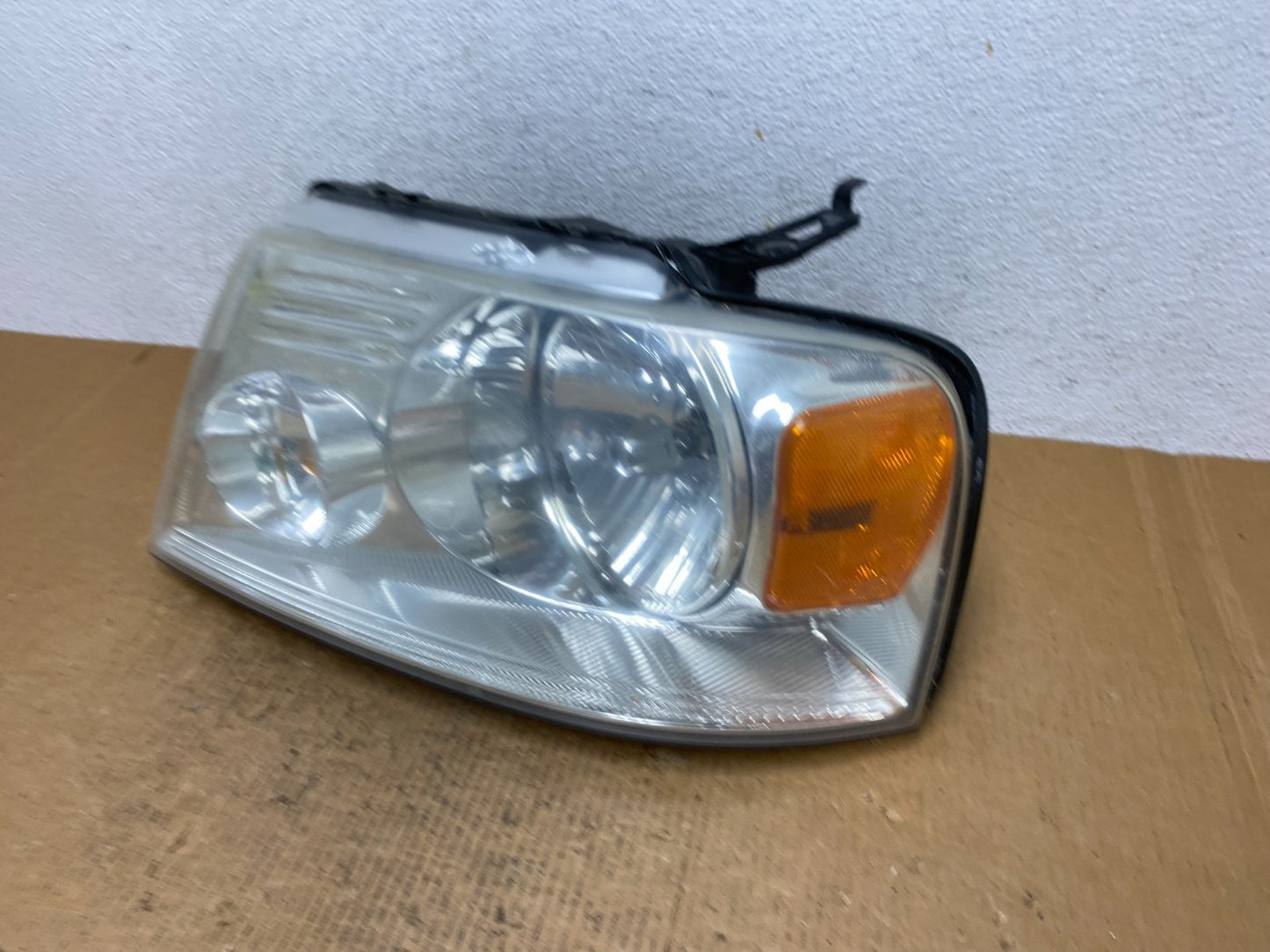 2004 to 2008 Ford F-150 F150 Left Driver LH Halogen Headlight AE0288 DW1