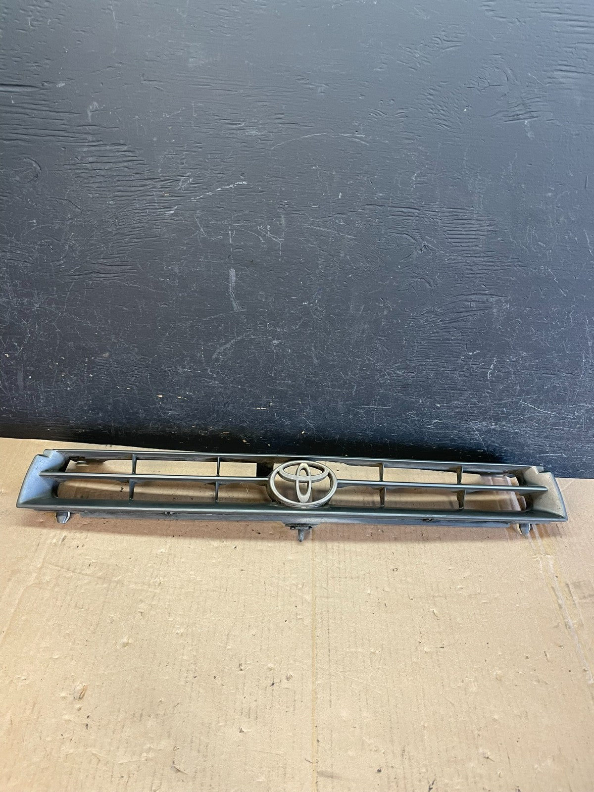 1992 1993 1994 Toyota Camry Front Upper Grill Grille AD8473 DG0