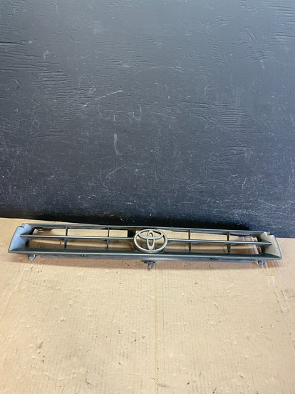 1992 1993 1994 Toyota Camry Front Upper Grill Grille AD8473 DG0