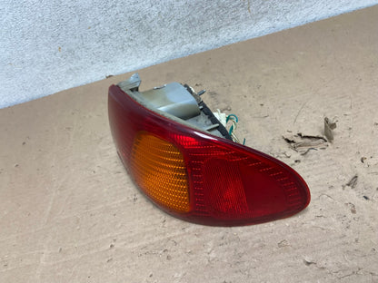 1998 1999 2000 Toyota Corolla Right Passenger Side Tail light AI1103 LK1