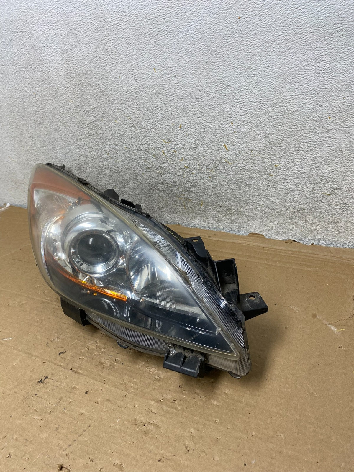 2010 - 2013 Mazda 3 Halogen Right Passenger Rh Side Headlight AH8385 DW1