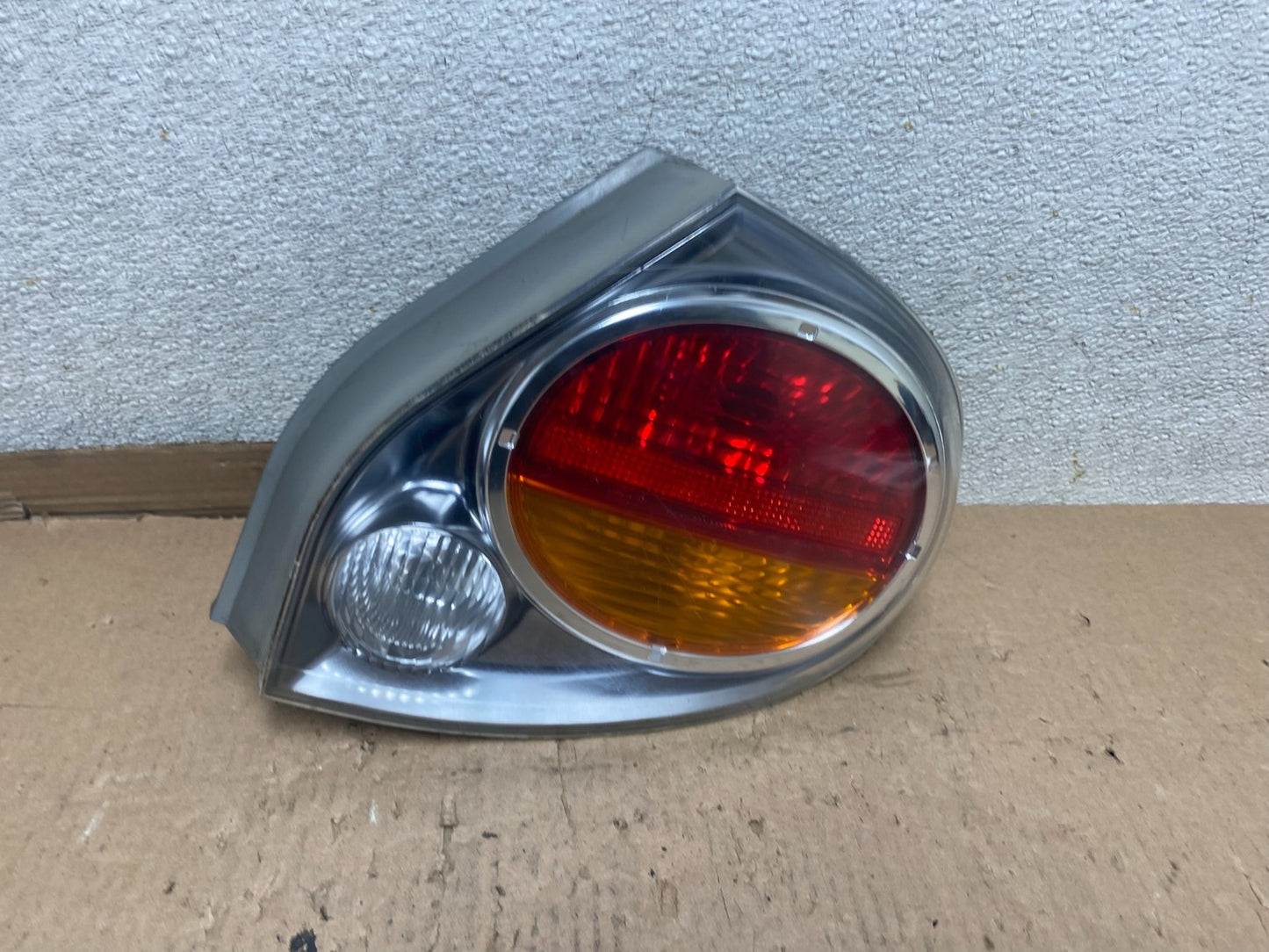2002 2003 Nissan Maxima Right Passenger RH Side Tail Light U8684 DW0