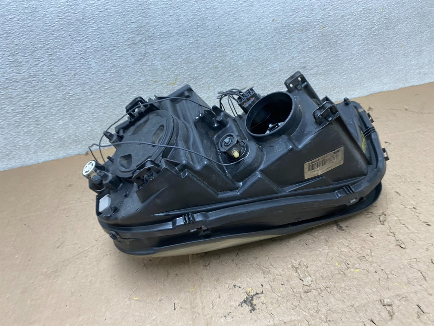 2003 to 2006 Volvo XC90 Right Passenger Rh Side Headlight Halogen W3000 DW9