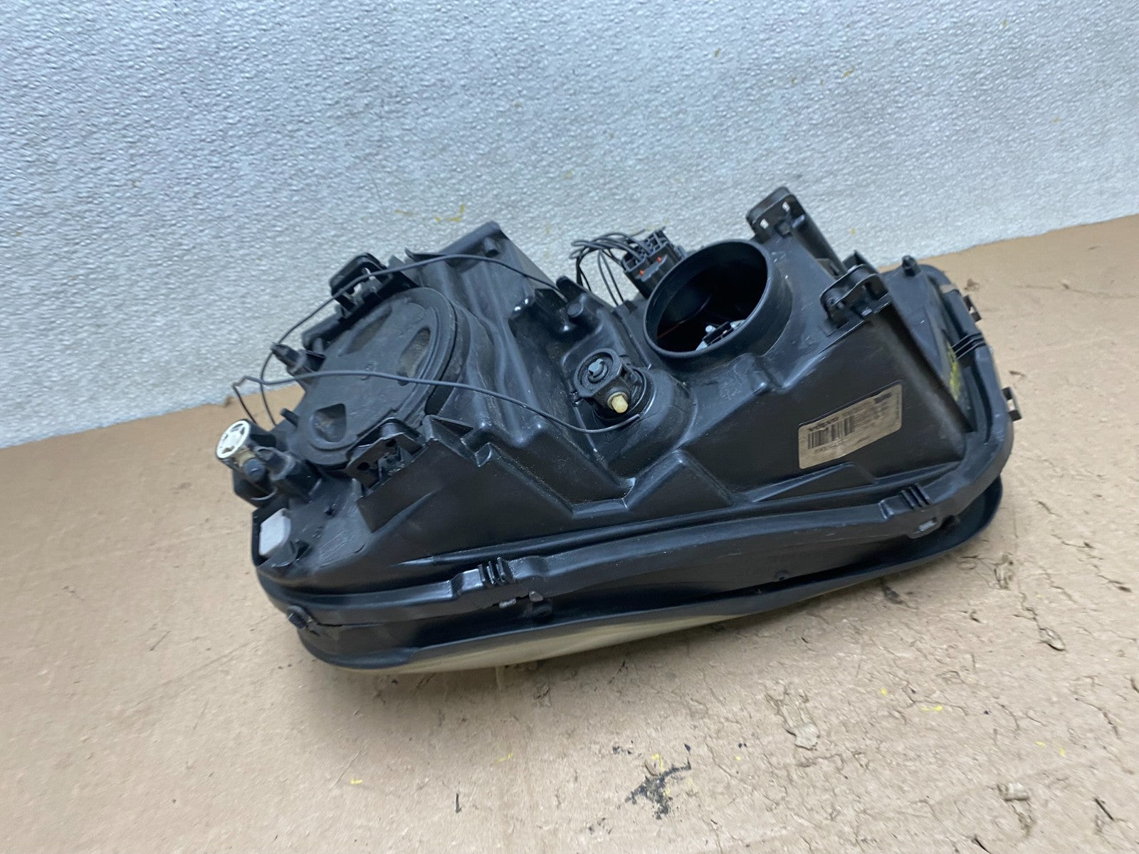 2003 to 2006 Volvo XC90 Right Passenger Rh Side Headlight Halogen W3000 DW9