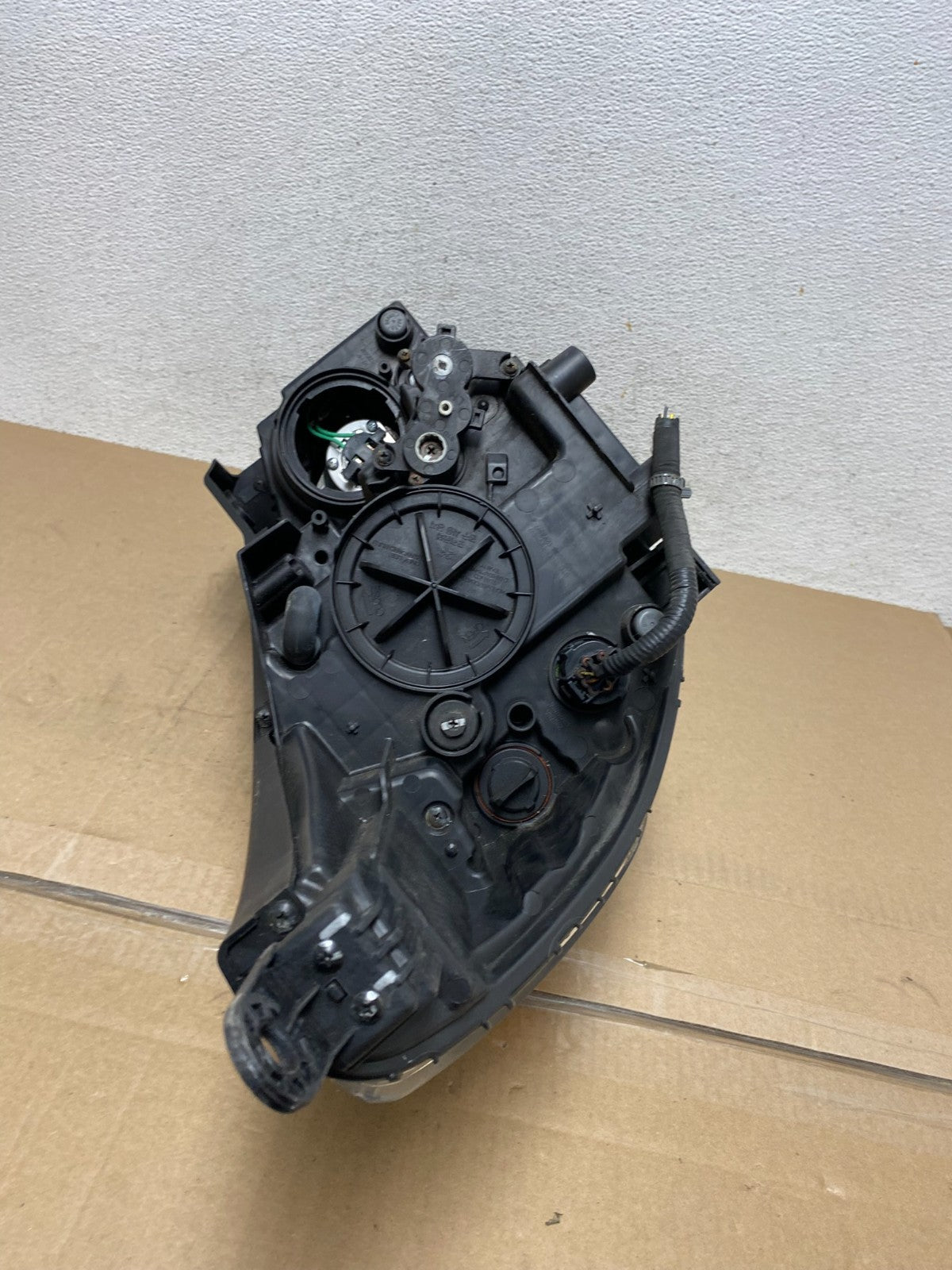 2016 to 2018 Kia Sorento Left Driver LH Side Headlight Halogen AE6694 DW8