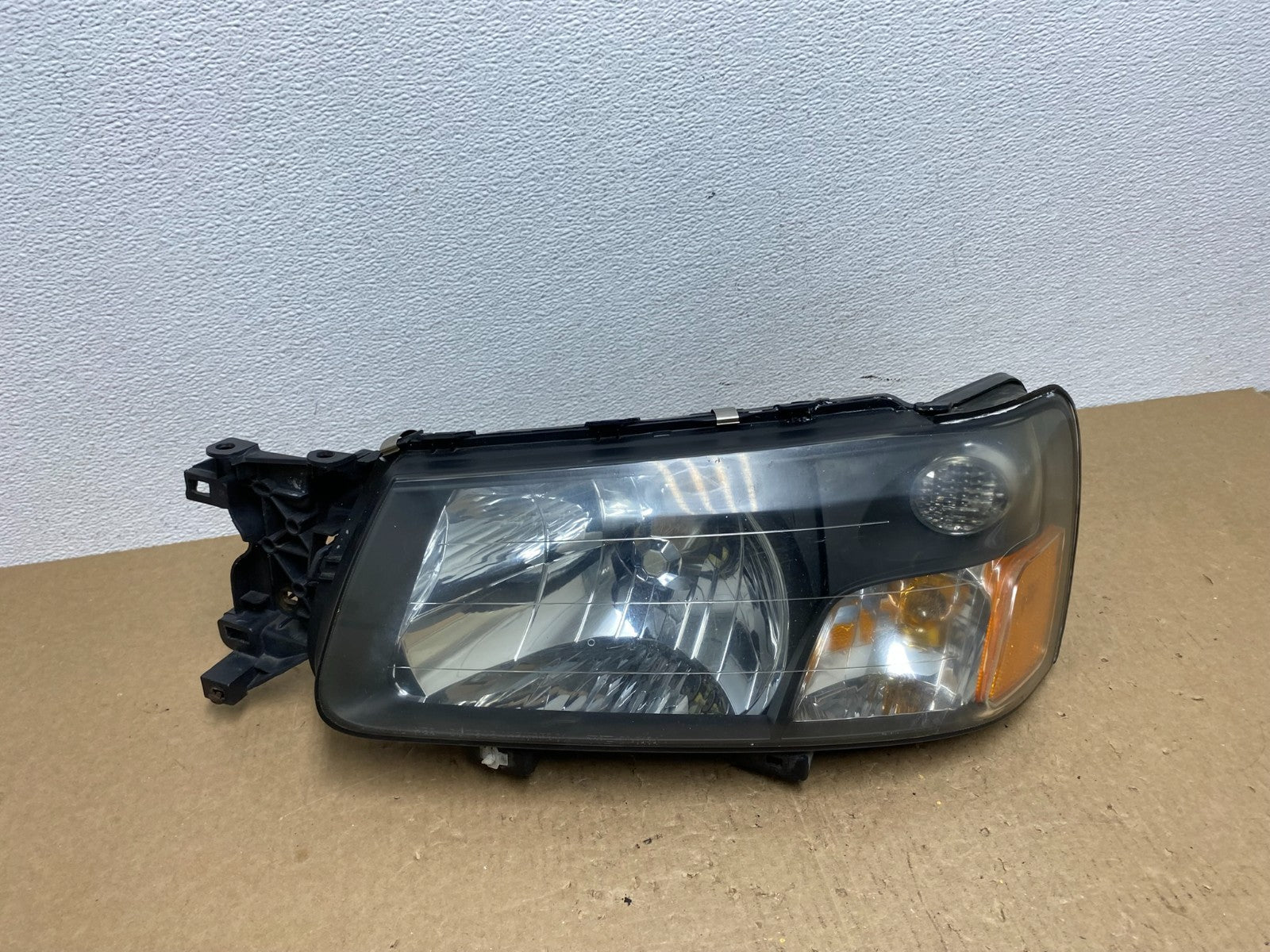 2003 2004 Subaru Forester Left Driver LH Headlight Halogen TYC AC1352 DW0