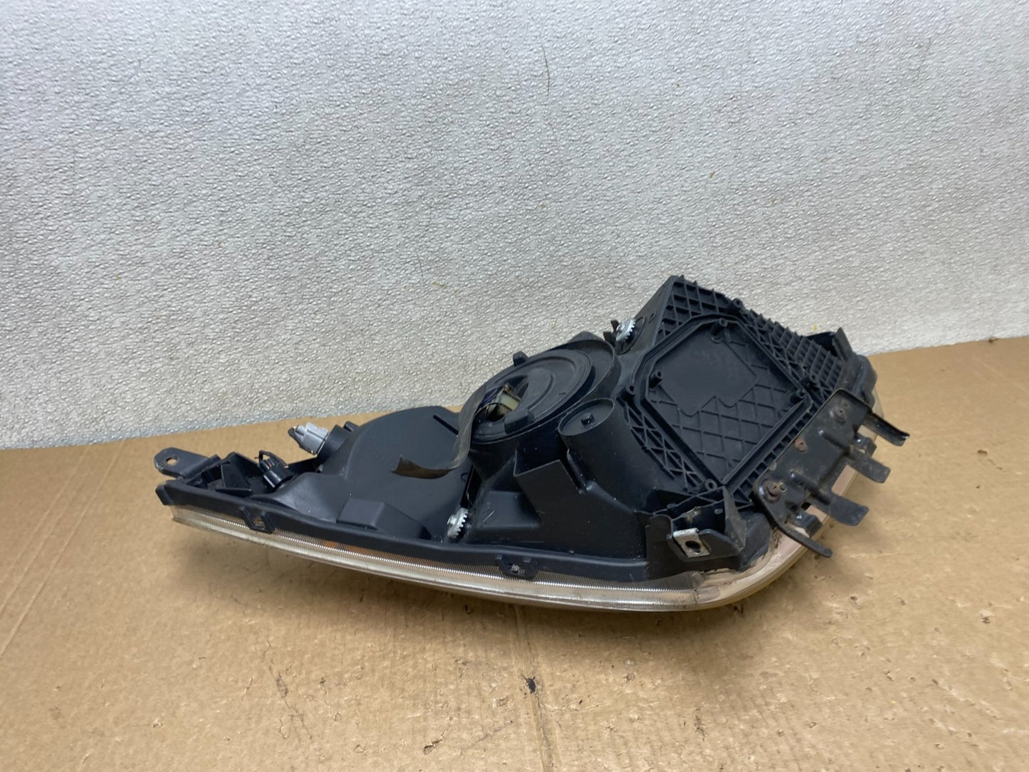 2004 - 2005 Toyota Prius Left Driver Lh Halogen Headlight V3002 DW9