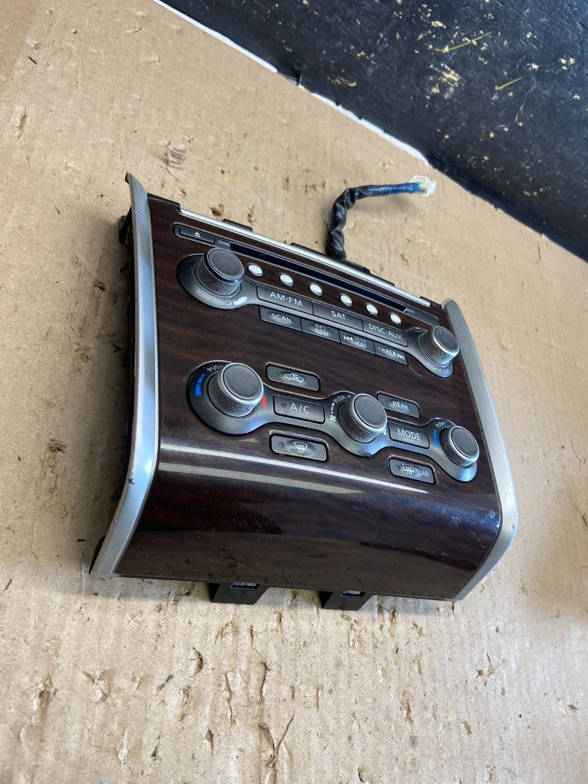 2013 to 2016 Nissan Pathfinder Radio Temperature Climate Control OEM AB5599 DG2