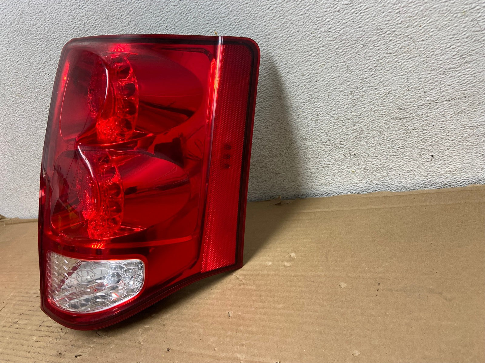 2011 - 2018 Dodge Grand Caravan Right Passenger RH Tail Light Led AG9250 LK2