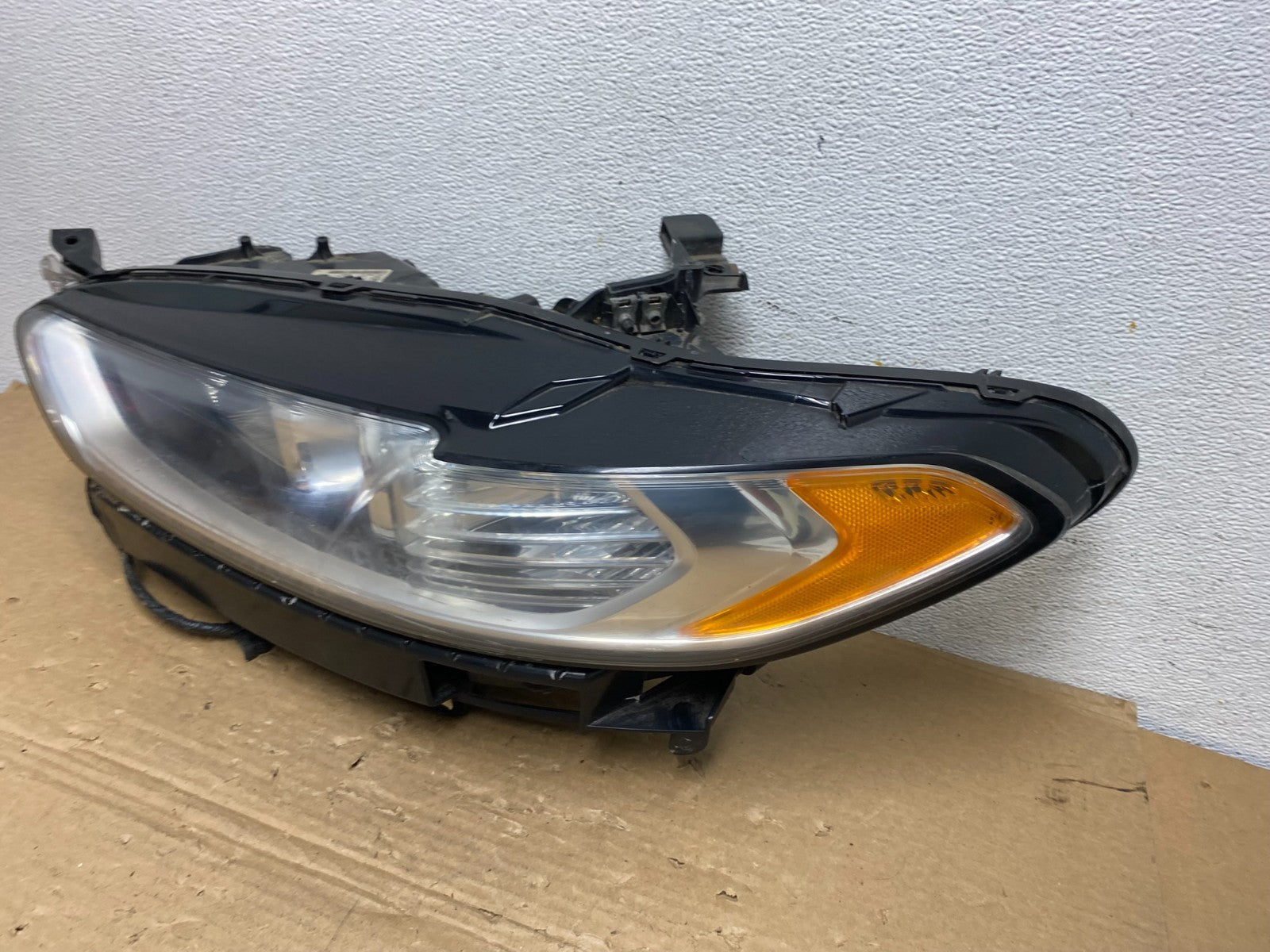 2013 to 2016 Ford Fusion Left Driver Lh Side Headlight AD4020 DW1