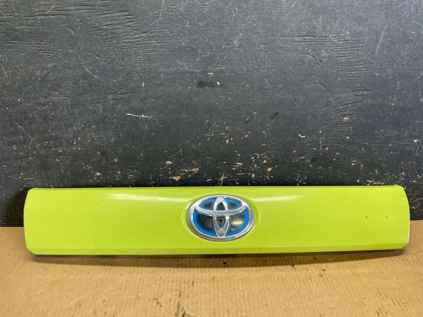 2012 2013 2014 Toyota Prius V Trunk Lid Liftgate Garnish Trim Panel OE AA5899 DG0