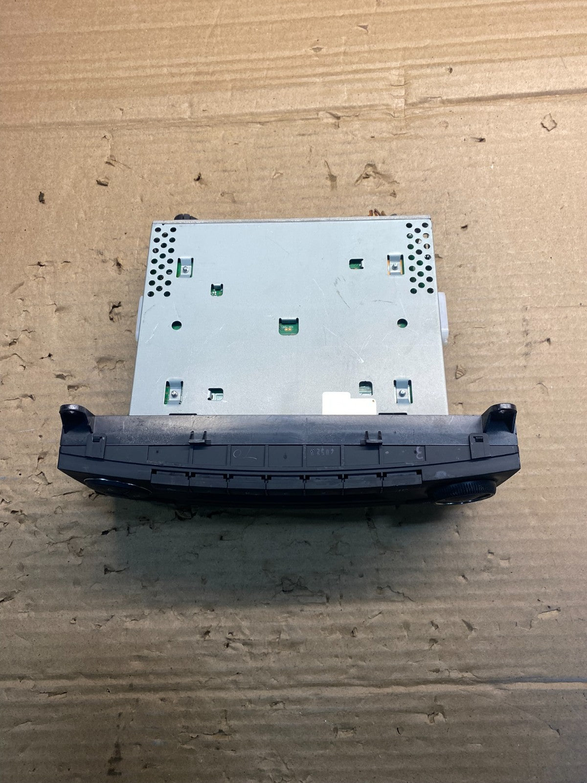 2008 to 2014 Mercedes Sprinter  AM FM Radio Single CD Disc Player AA3204 DG4