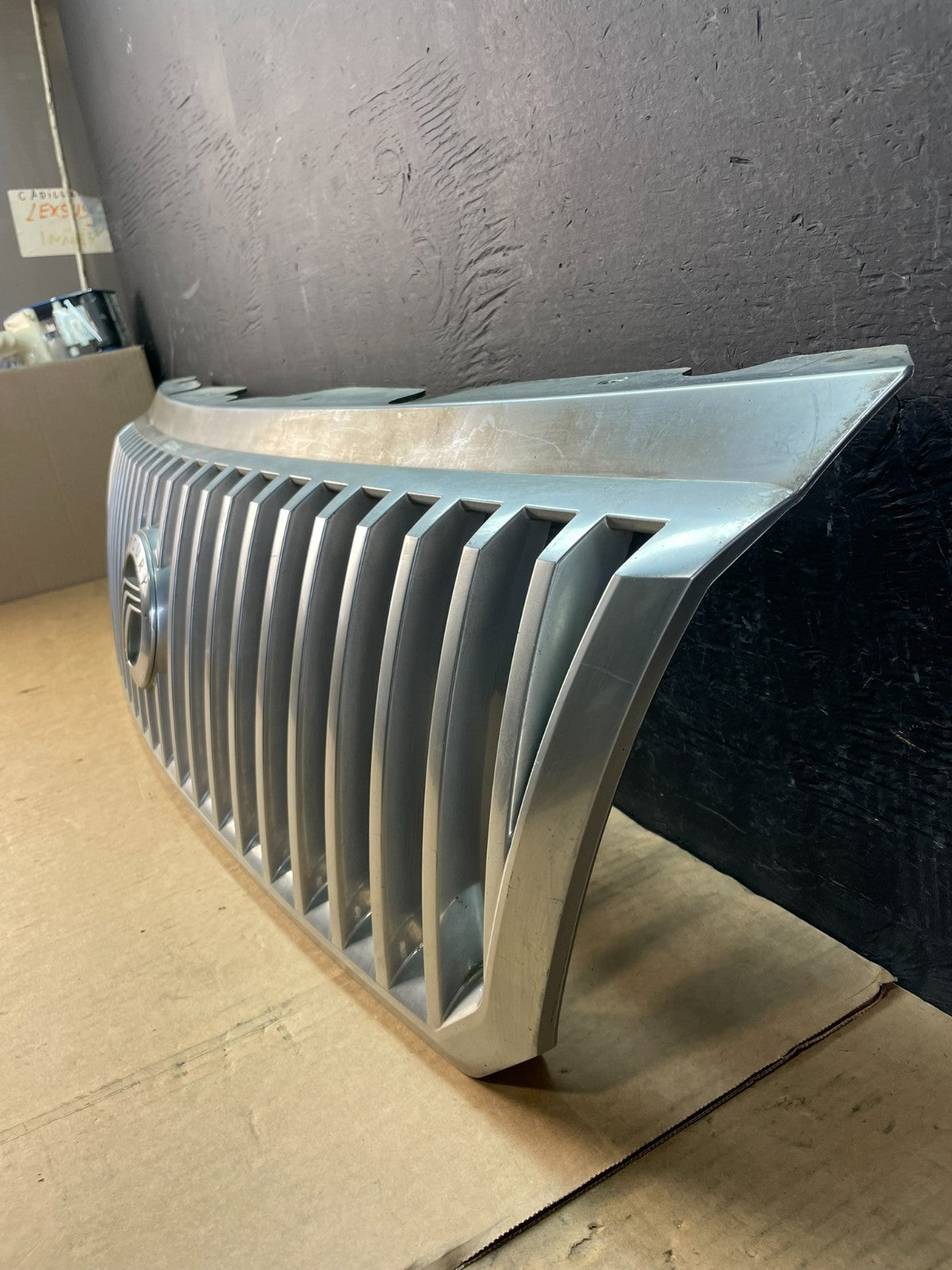 2002 to 2005 Mercury Mountaineer Front Upper Grill Grille AC5063 DG1