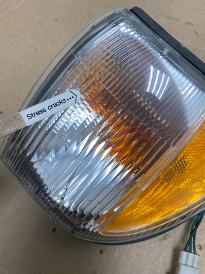1999-2004 Nissan Pathfinder Front Left Driver Turn Signal J8483 DW3