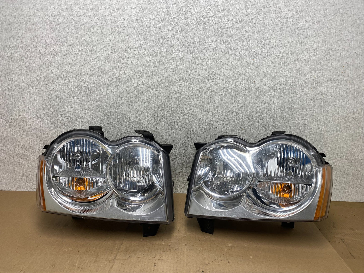 2005-2007 Jeep Grand Cherokee Left+Right Halogen Headlights AE6753 DW0