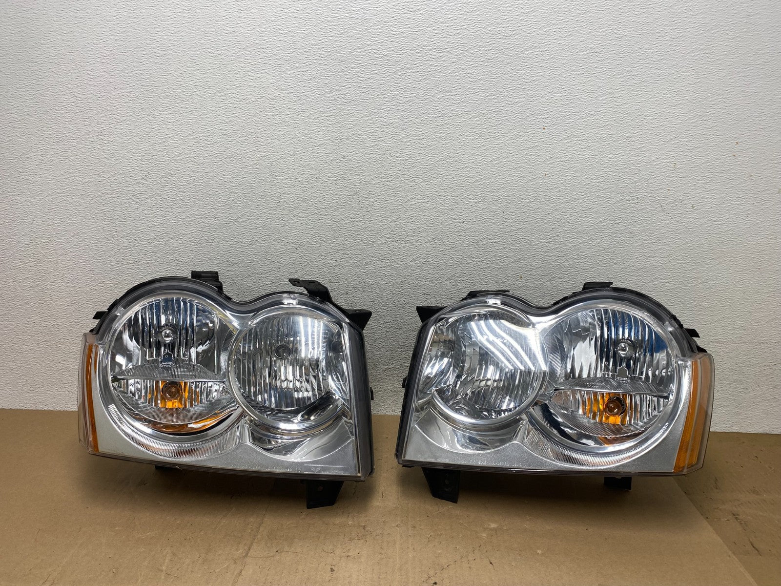 2005-2007 Jeep Grand Cherokee Left+Right Halogen Headlights AE6753 DW0