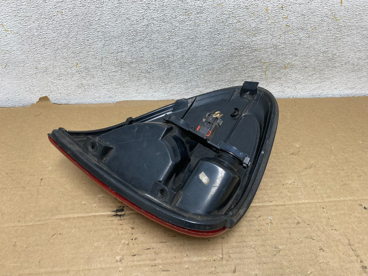 2004 - 2007 Dodge Grand Caravan Right Passenger Side Tail Light AH8114 DW4