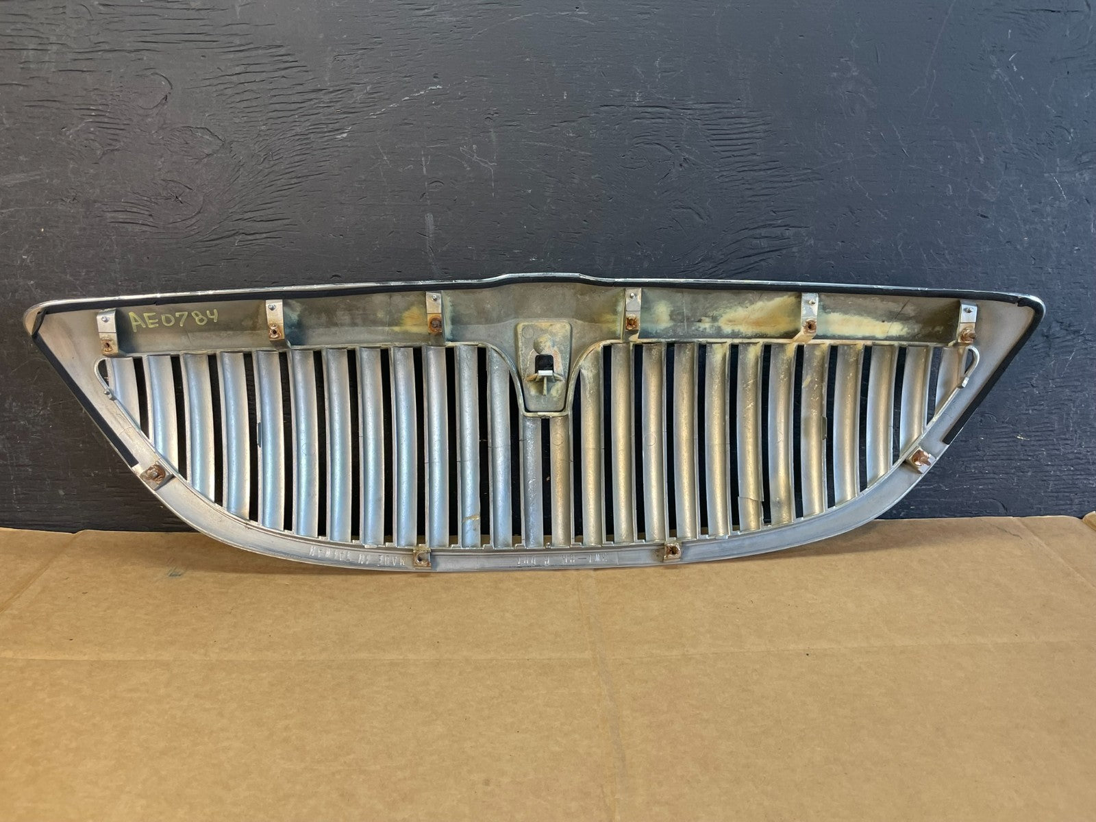 2003 to 2011 Lincoln Town Car Front Upper Grille Grill Chrome W/Emblem AE0784 DG4
