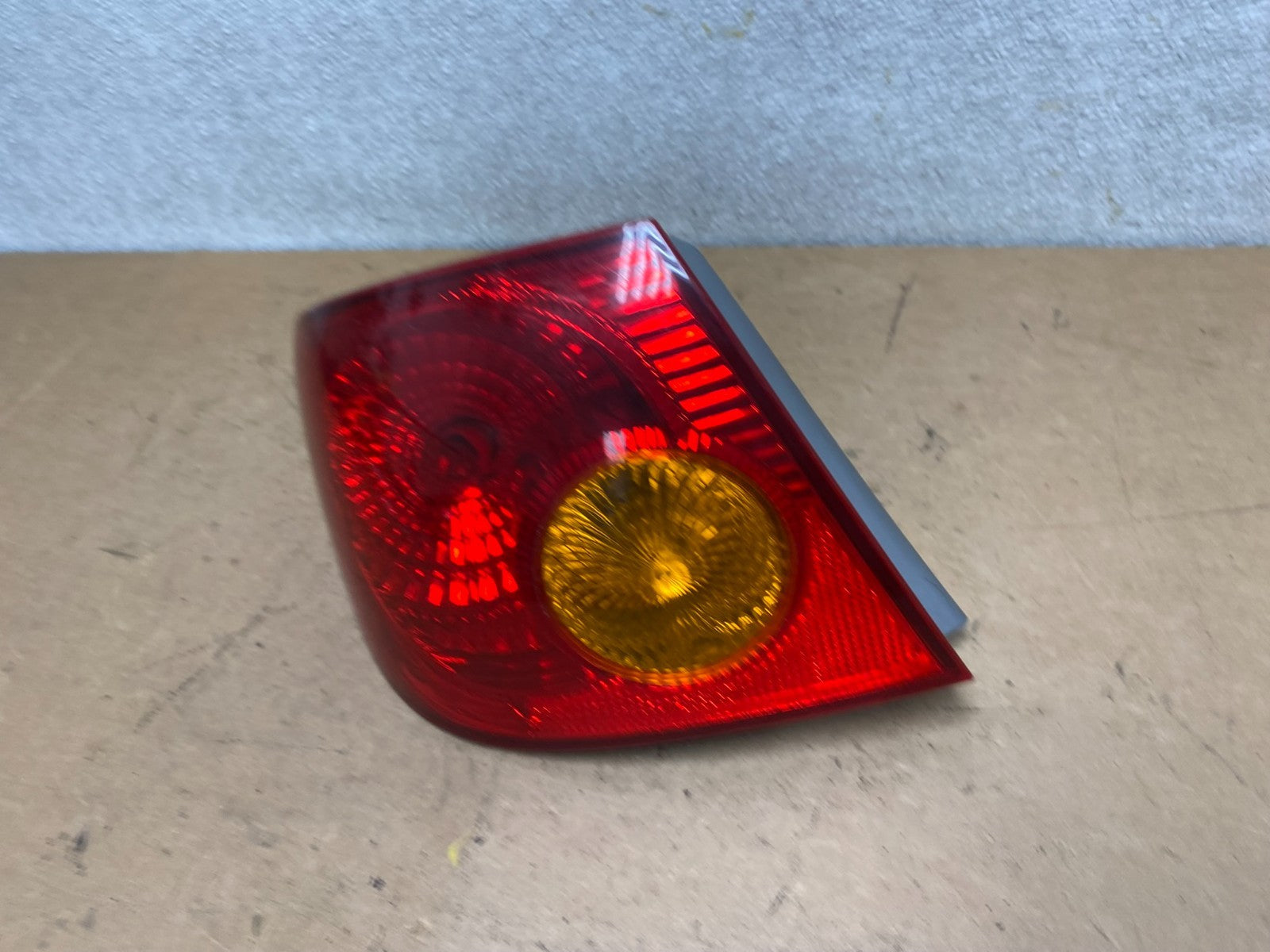 2003 to 2005 Toyota Corolla Left Driver Lh Side Tail Light X5041 DW1