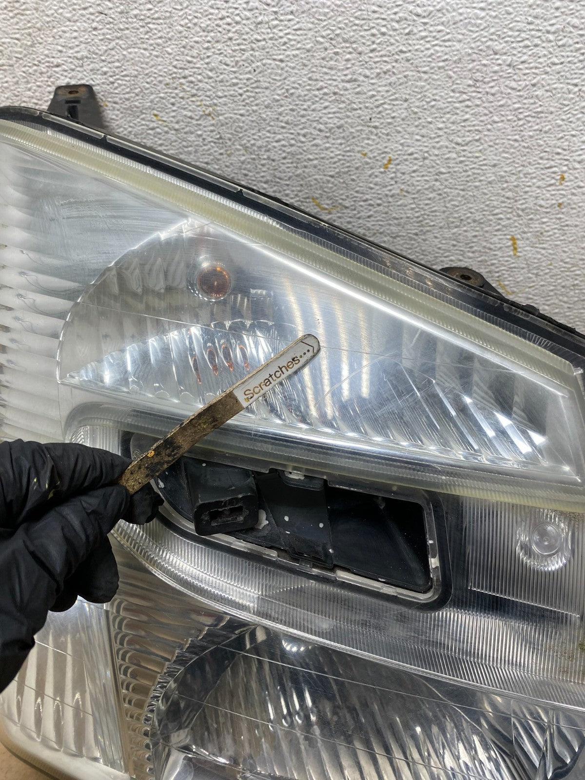 2005 to 2009 Chevrolet Equinox Right Passenger RH Halogen Headlight AH8388 DW3
