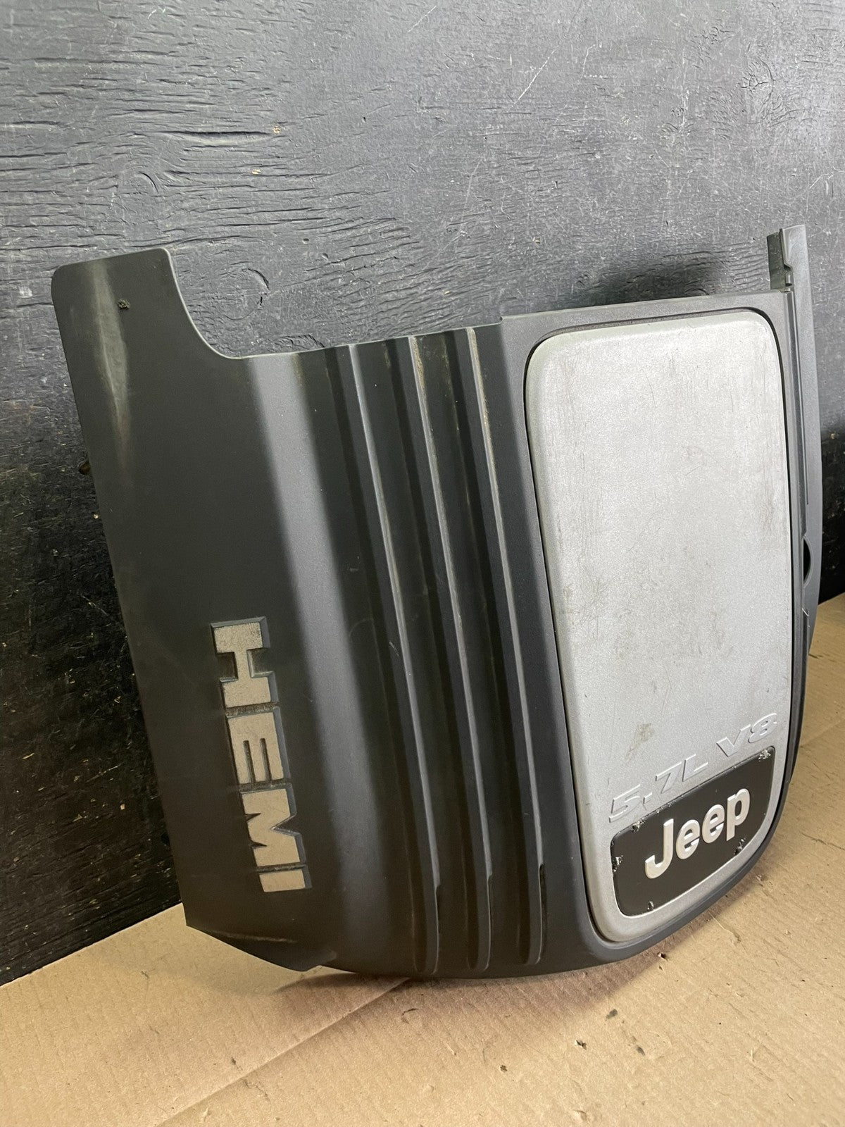 2005 to 2010 Jeep Grand Cherokee 5.7L Hemi Engine Cover Plastic Shield Z8501 DG2