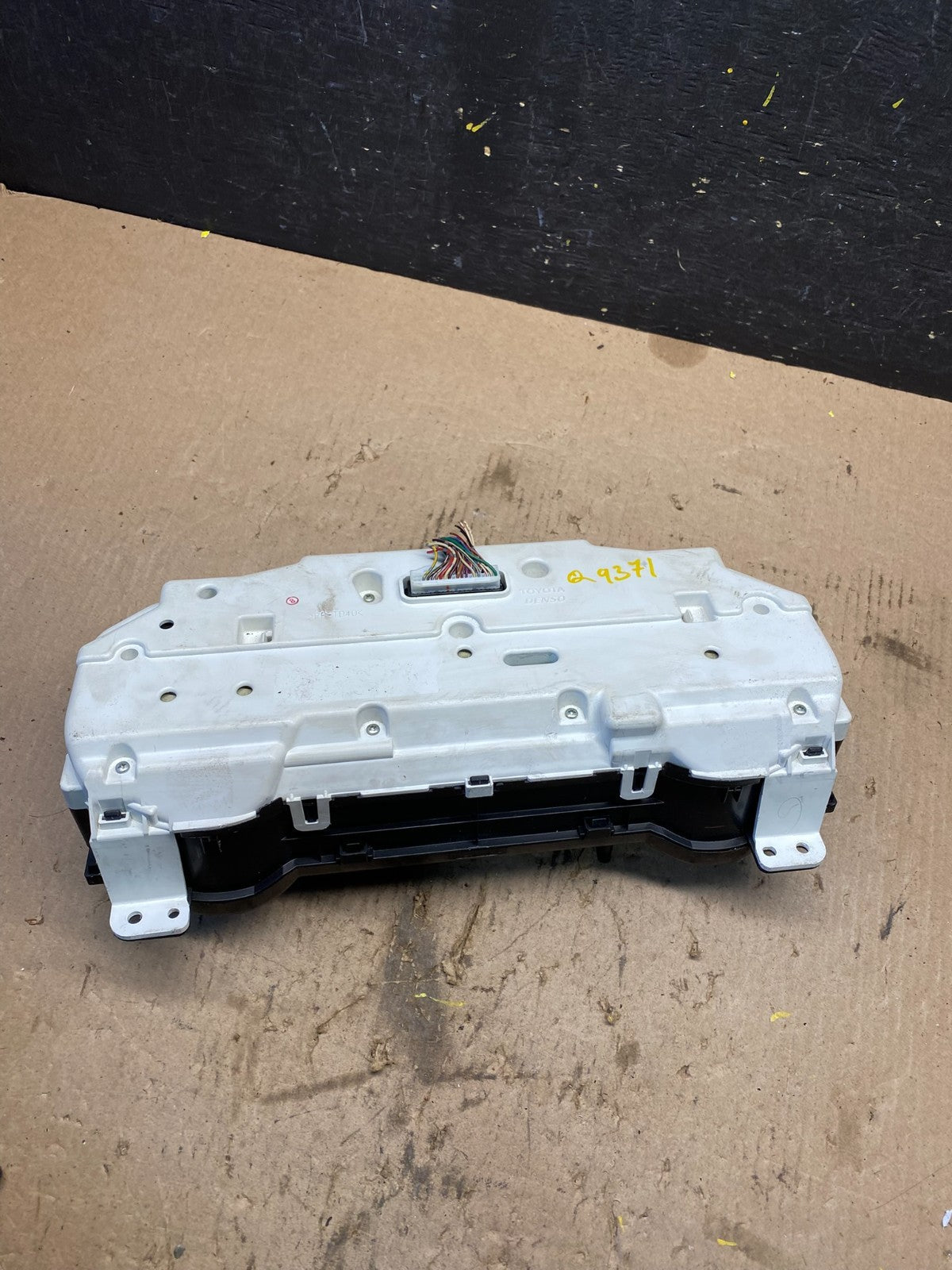 2006 Toyota Sienna Speedometer Cluster Gauge OEM Q9371 DG4