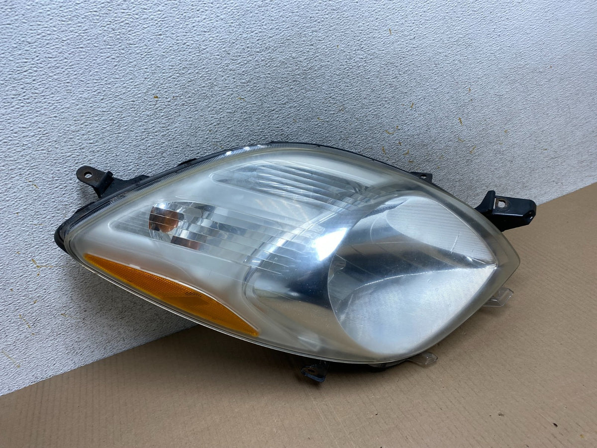 2006-2008 Toyota Yaris Hatchback Right Passenger Halogen Headlight AJ2362 DW2