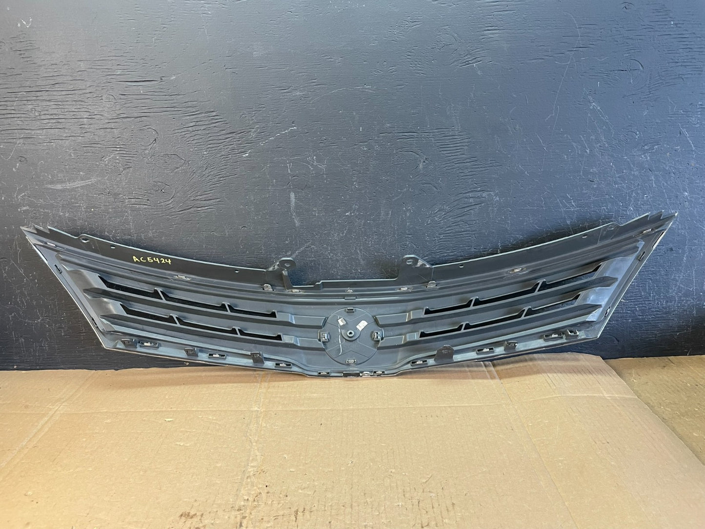 2010 to 2012 Nissan Versa Hatchback Front Upper Grill Grille AC5424 DG3