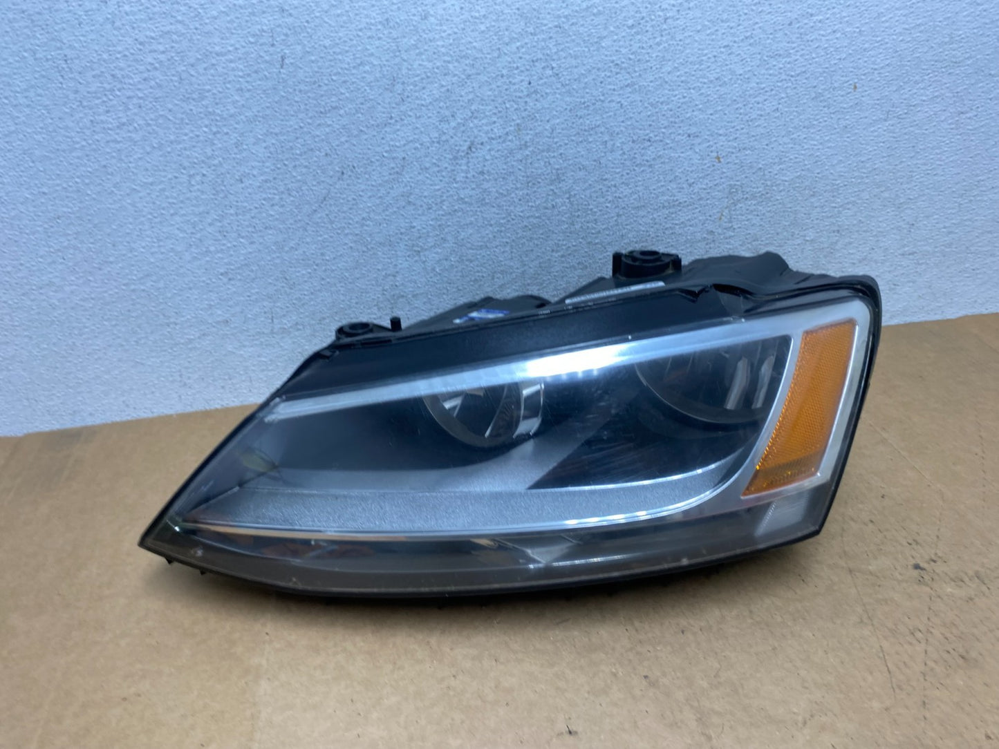 2011 to 2014 Volkswagen Jetta Left Driver LH Headlight Halogen AE3004 DW0