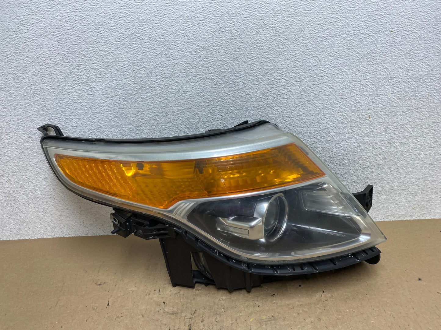 2011 to 2015 Ford Explorer Right Passenger Halogen Headlight AE6572 DW0