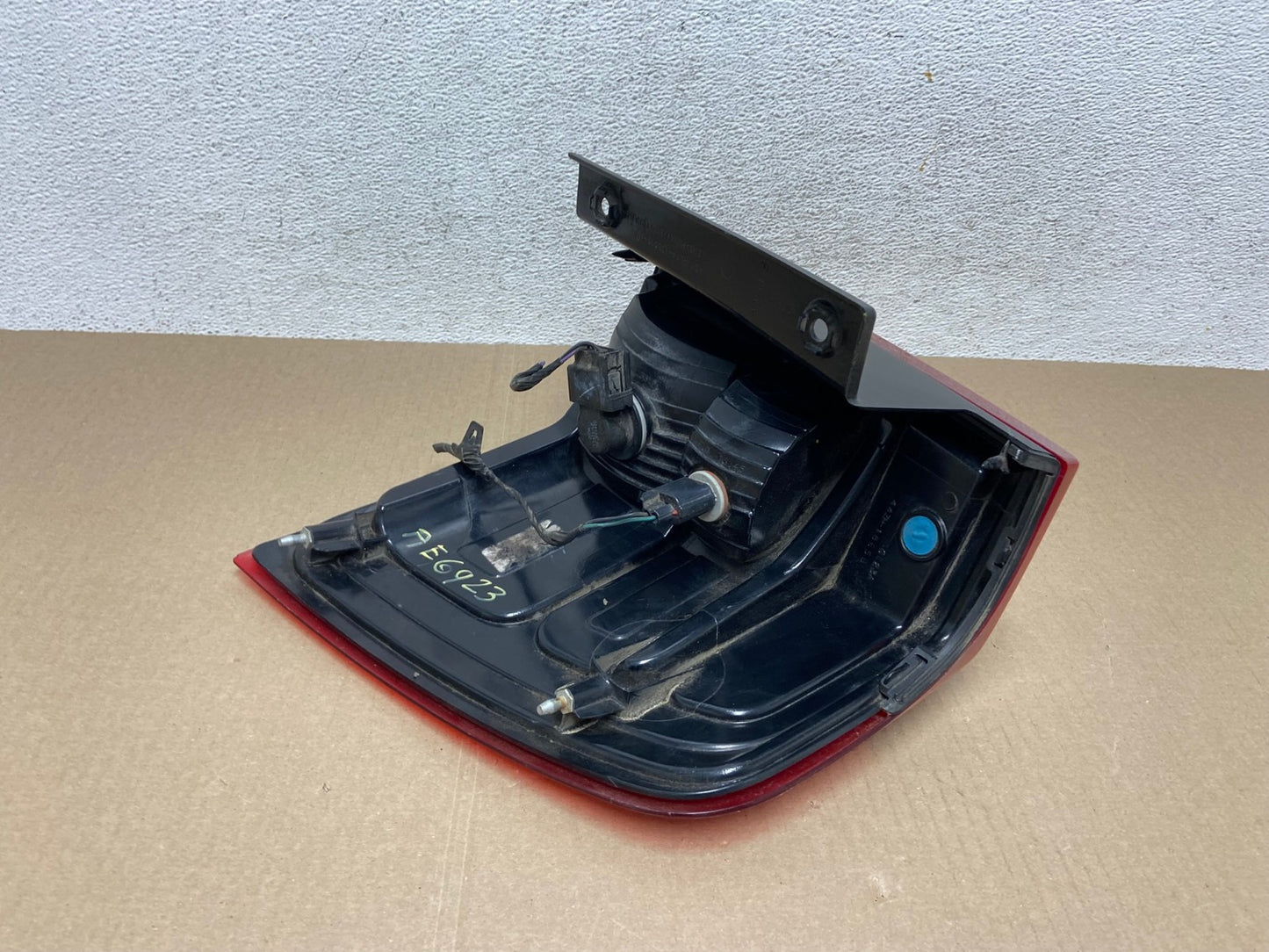 2007 to 2012 Ford Expedition Left Driver LH Side Tail light AE6923 lk4
