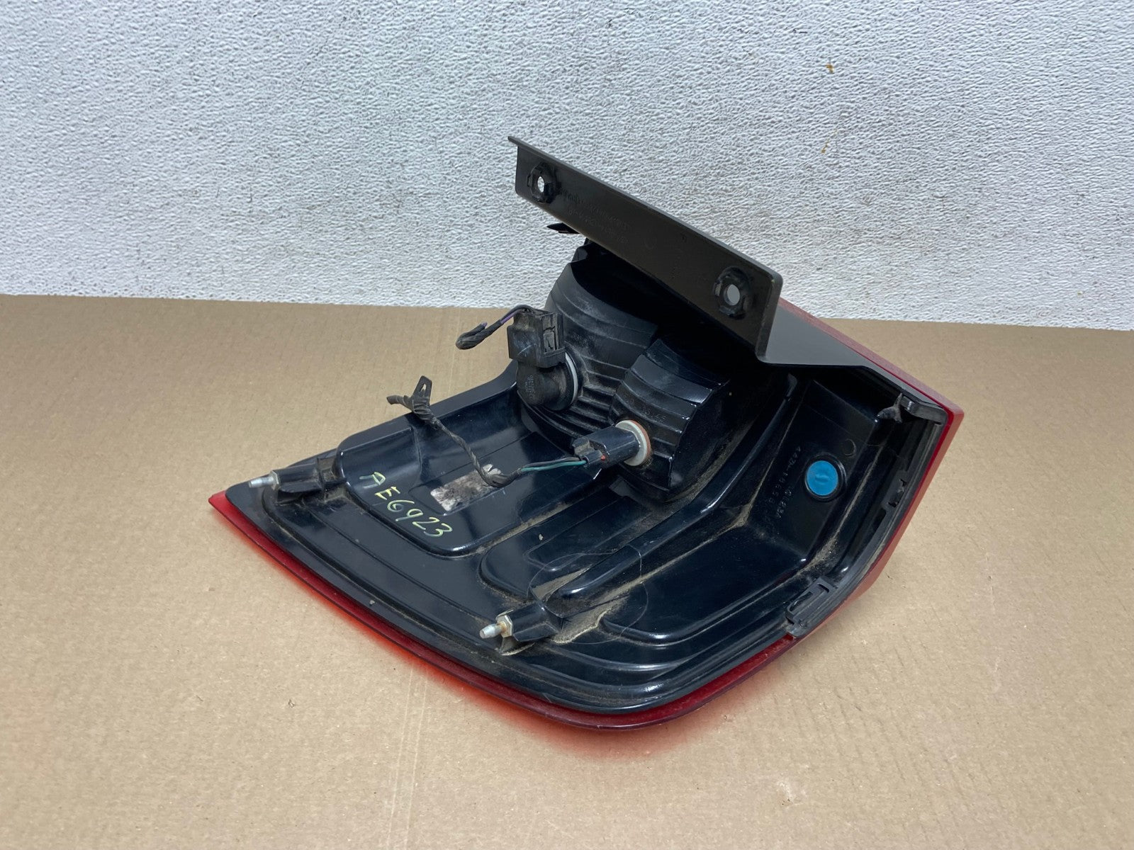 2007 to 2012 Ford Expedition Left Driver LH Side Tail light AE6923 lk4