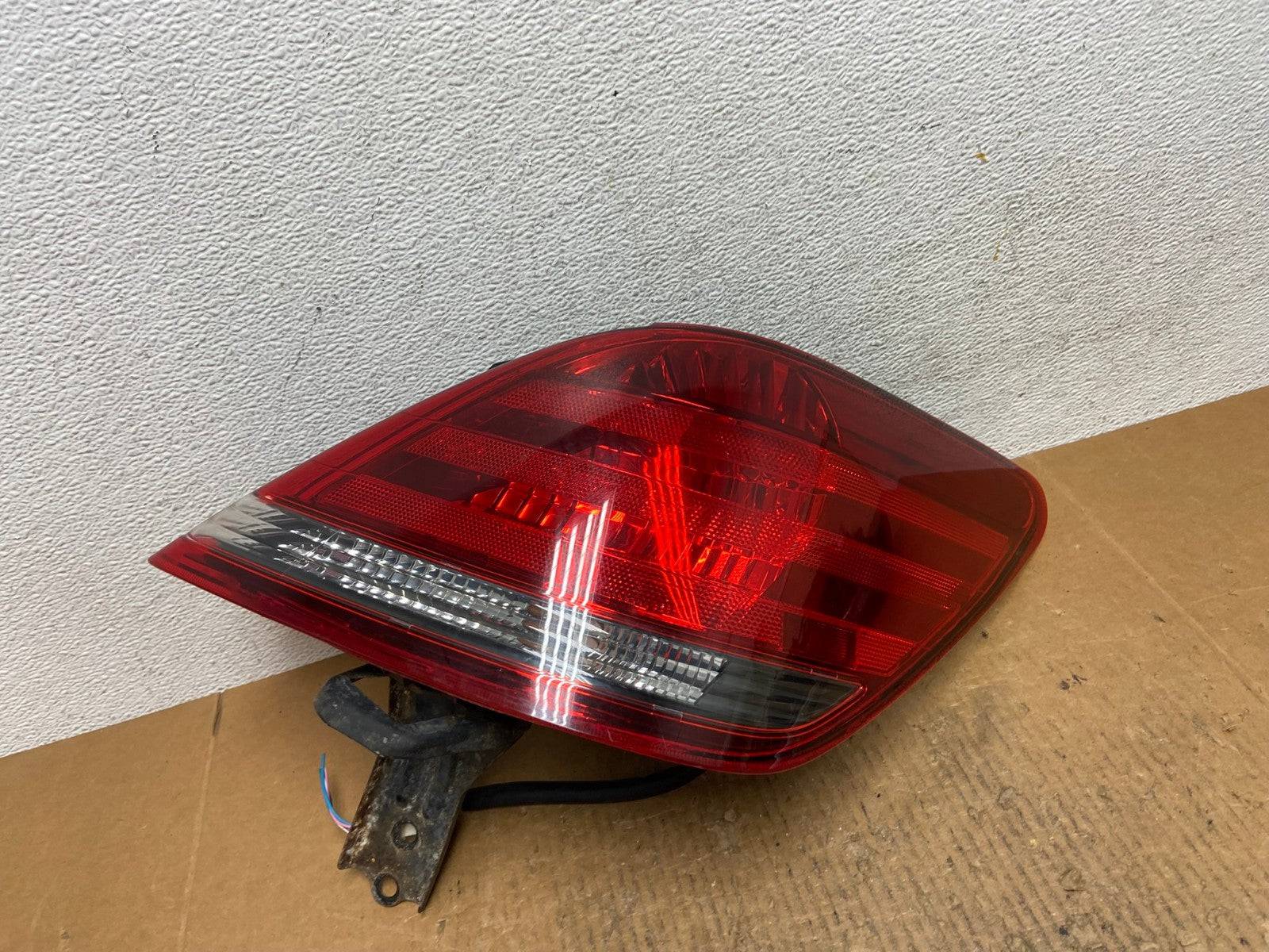 2005-2010 Toyota Avalon Right Passenger Side Tail Light AE2678 LK0