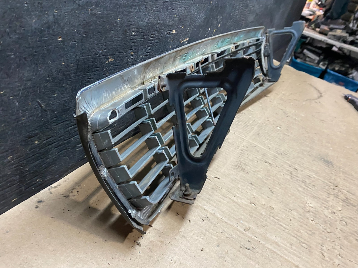 1993 to 1996 Chevrolet Caprice Front Upper Grill Grille u6415 DG9