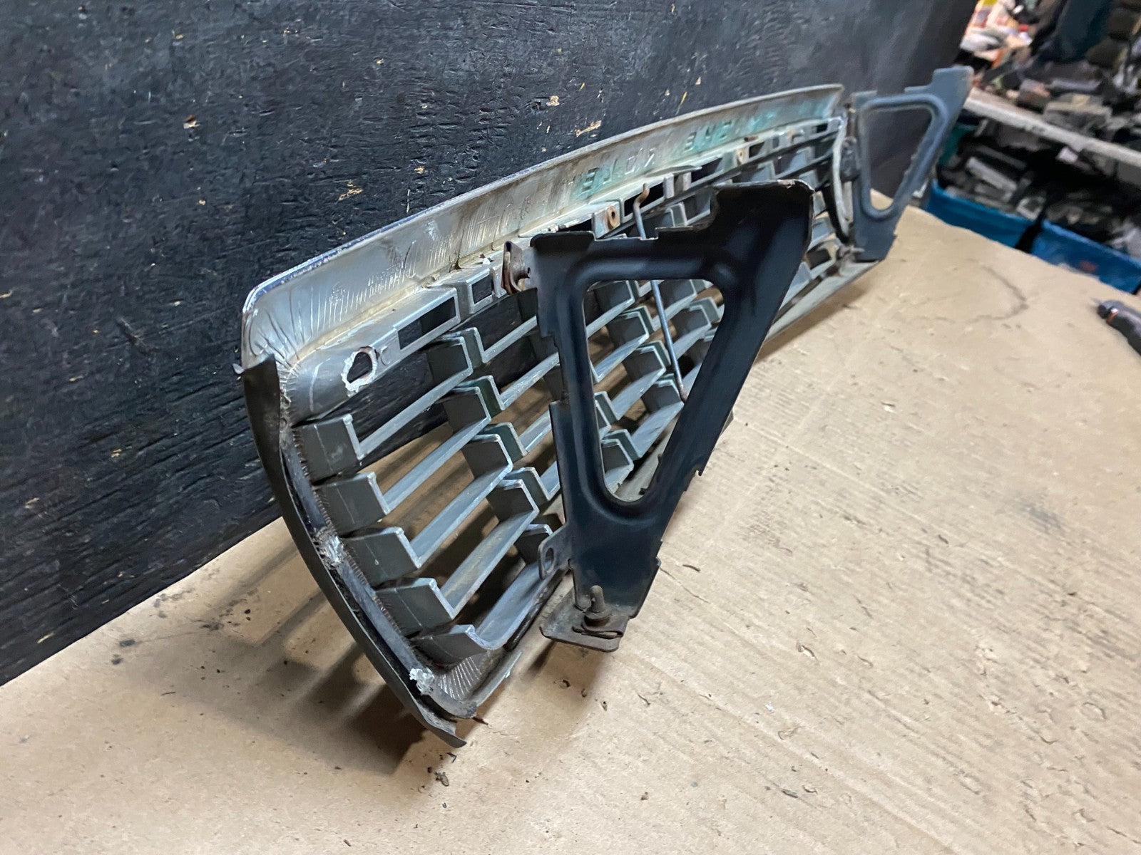 1993 to 1996 Chevrolet Caprice Front Upper Grill Grille u6415 DG9