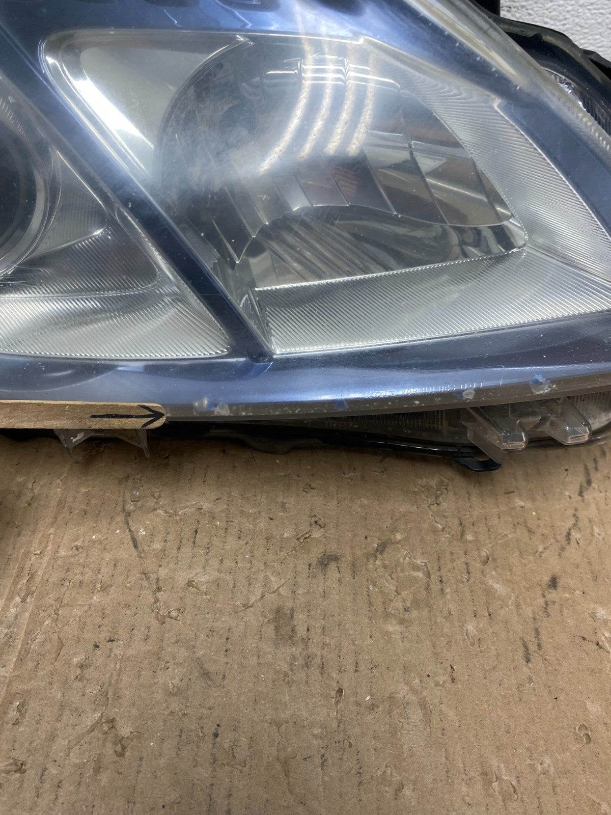 2010 - 2011 Toyota Prius Right Passenger Rh Blue Halogen Headlight AD8130 DW4