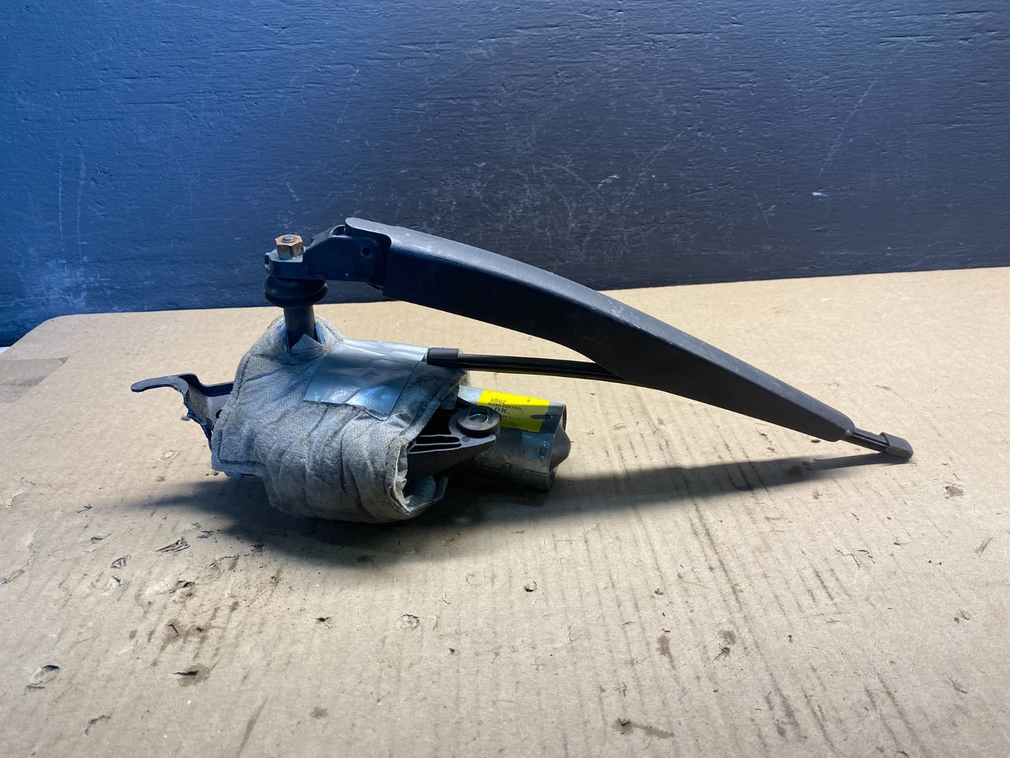 2011 to 2019 Ford Explorer Rear Windshield Wiper Motor OEM ac0997 DG2