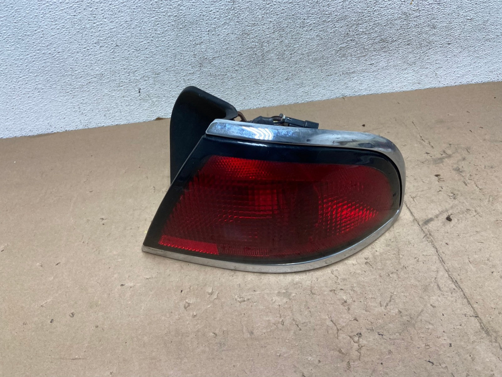 1997-1999 Buick Lesabre Right Passenger RH Side Tail Light AG5667 LK0
