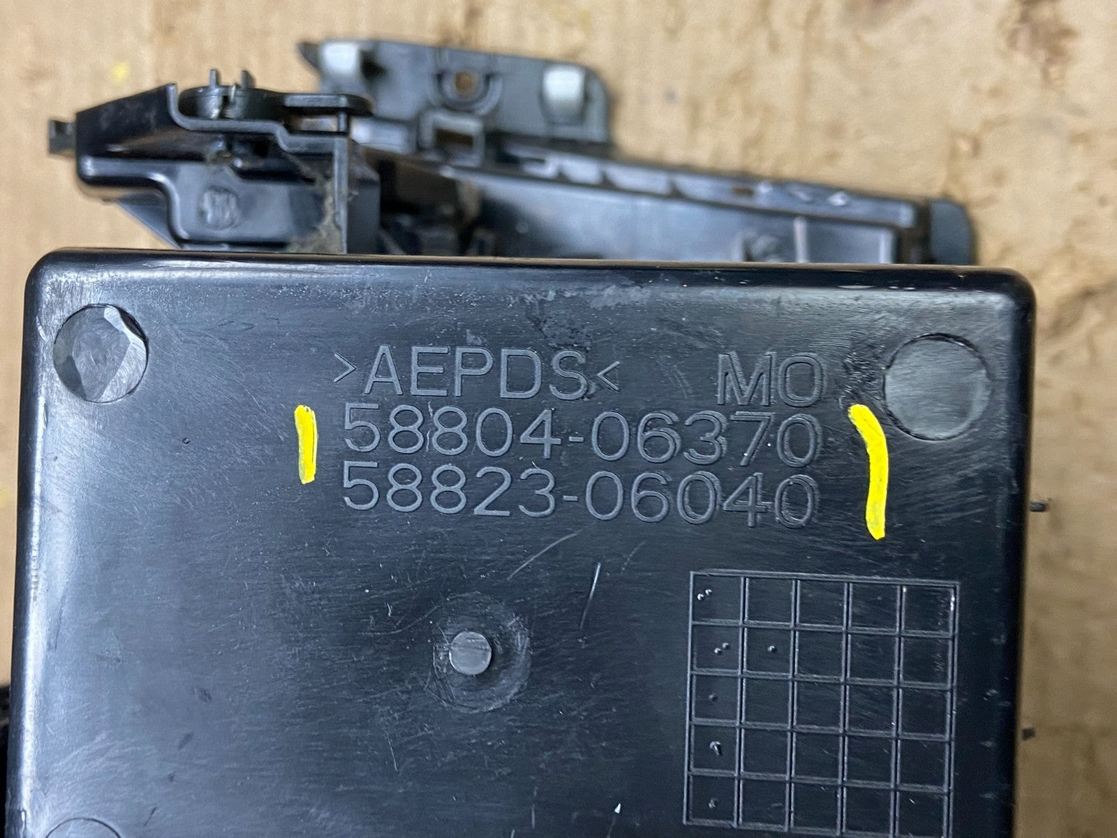 2007 - 2011 Toyota Camry Console Center Storage Dash 58804-06370 w3373 DG6