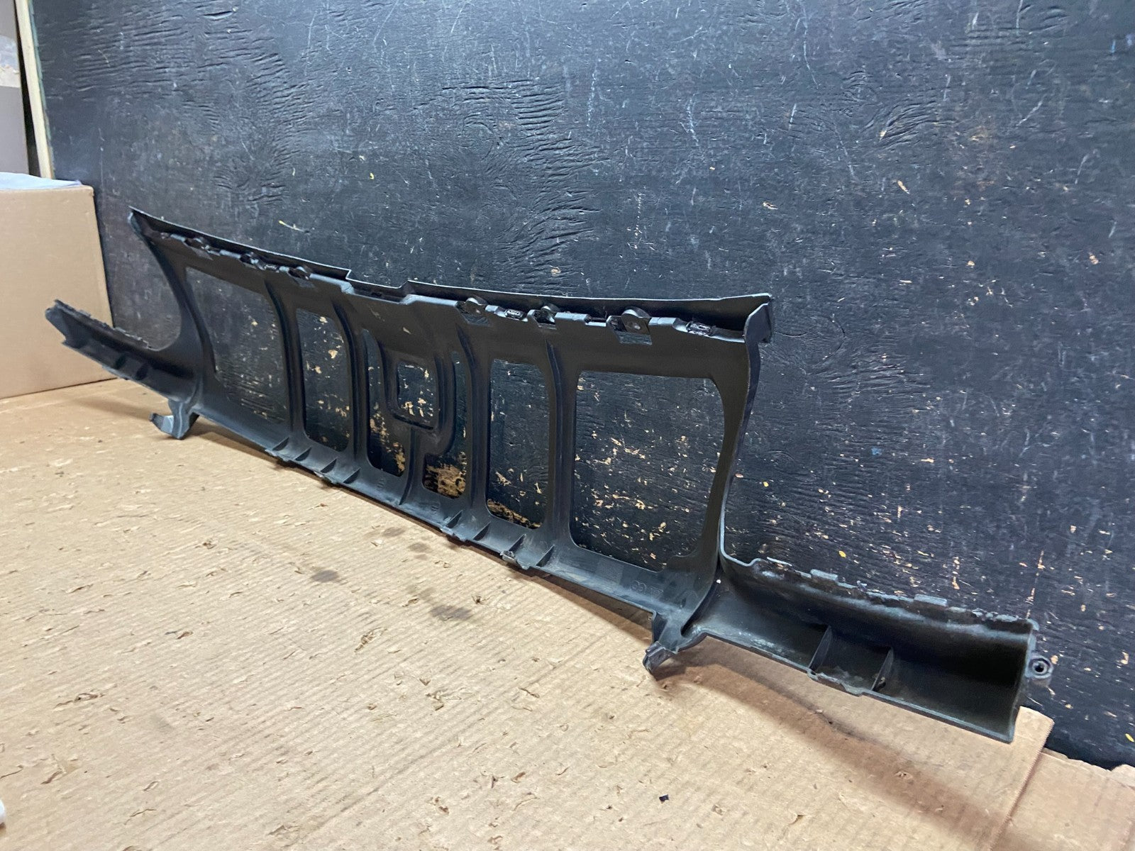 2008 to 2010 Porsche Cayenne Front Under Bumper Garnish 7L5853915 z3245 DG4