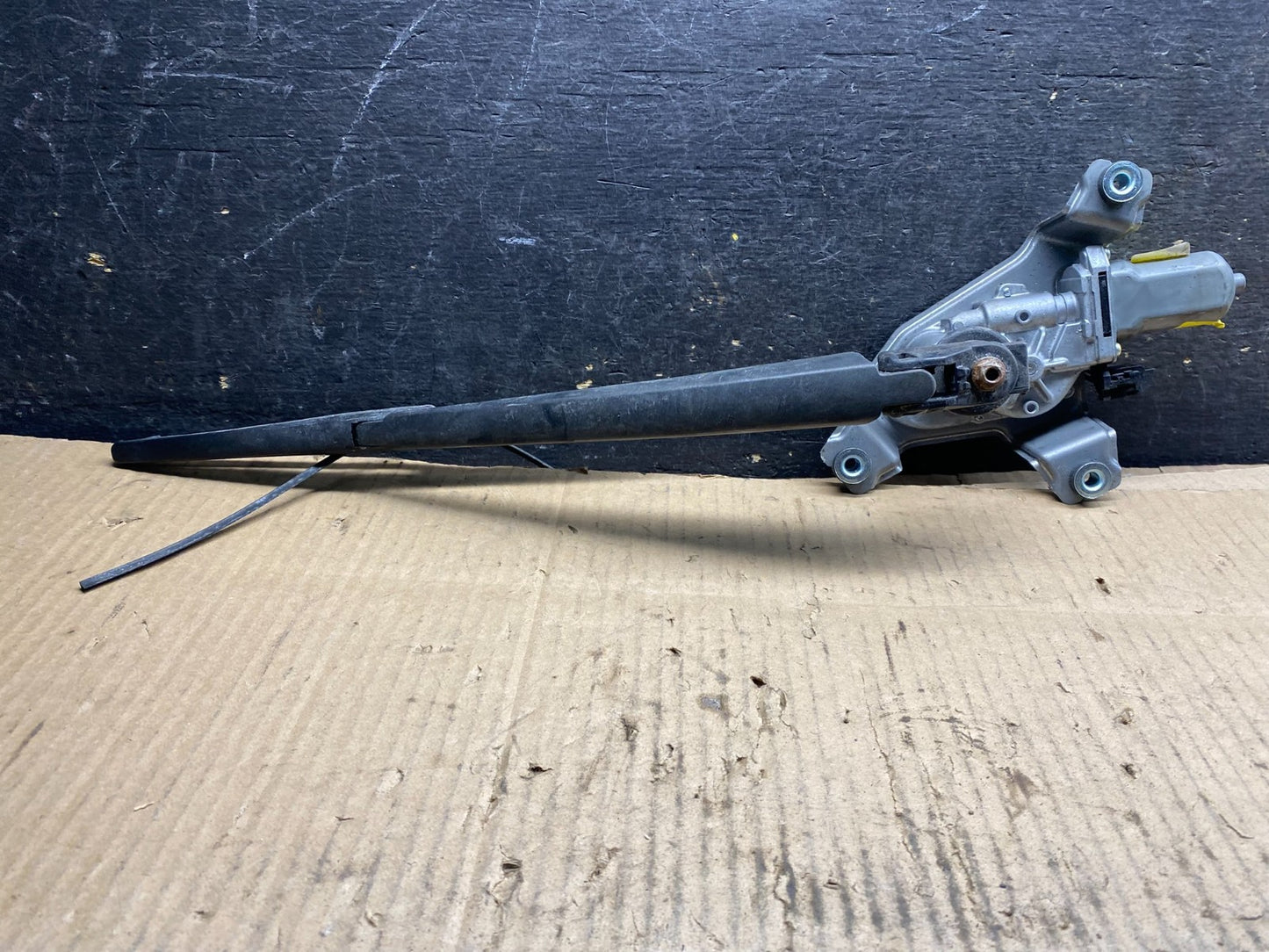 2014-2021 Dodge Durango  Tailgate Back Door Rear Wiper Motor Wiper y1555 DG0