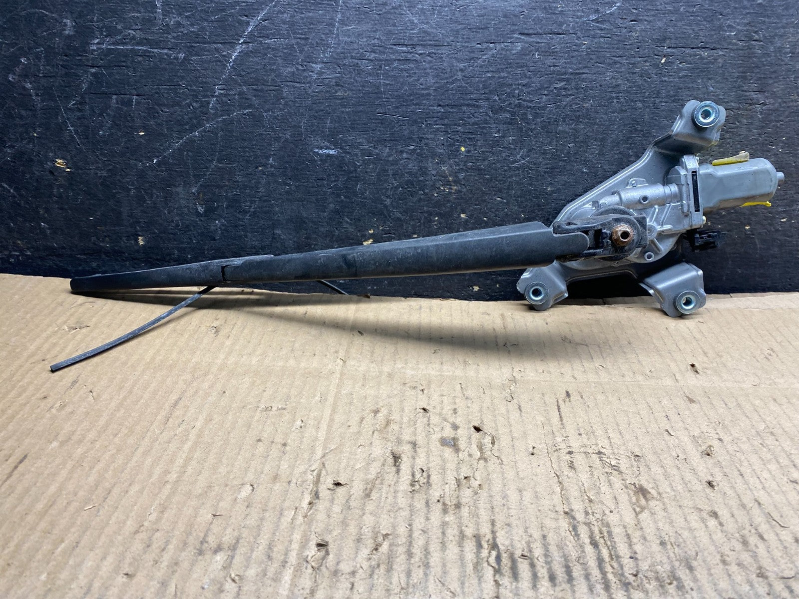 2014-2021 Dodge Durango  Tailgate Back Door Rear Wiper Motor Wiper y1555 DG0